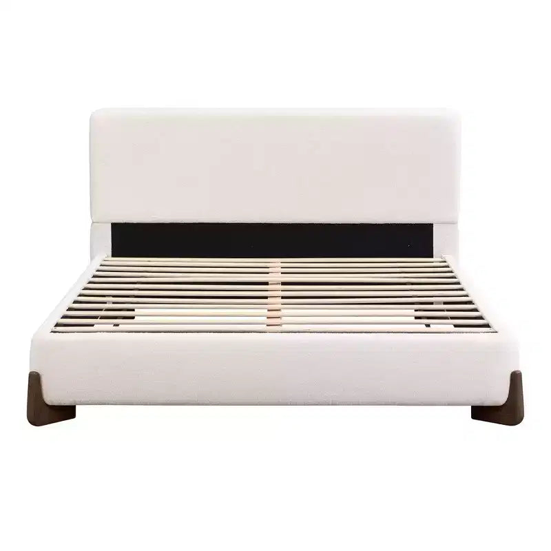 Lit capitonné en bois