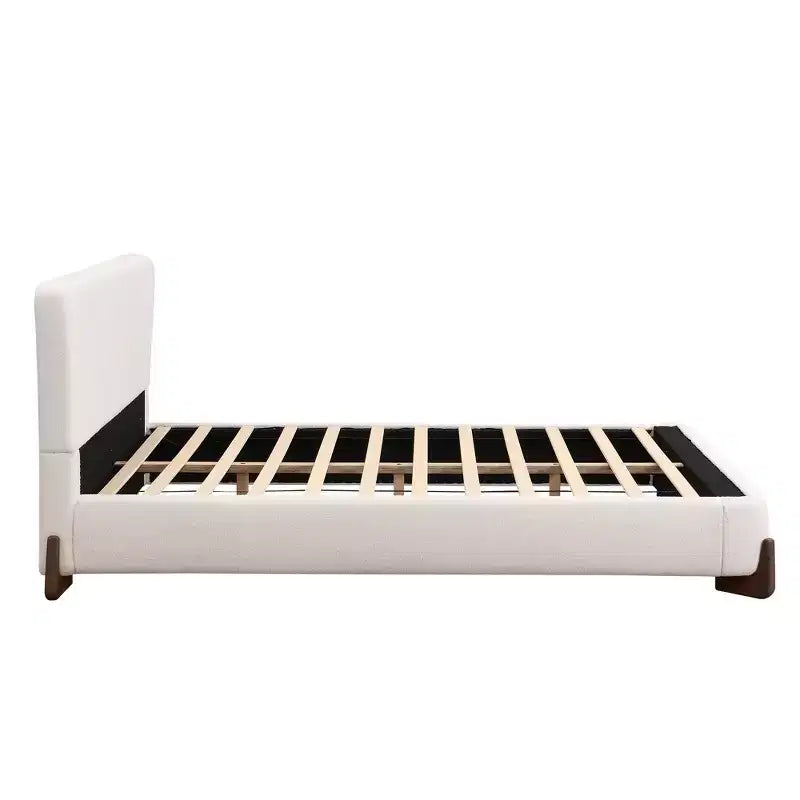 Lit capitonné en bois