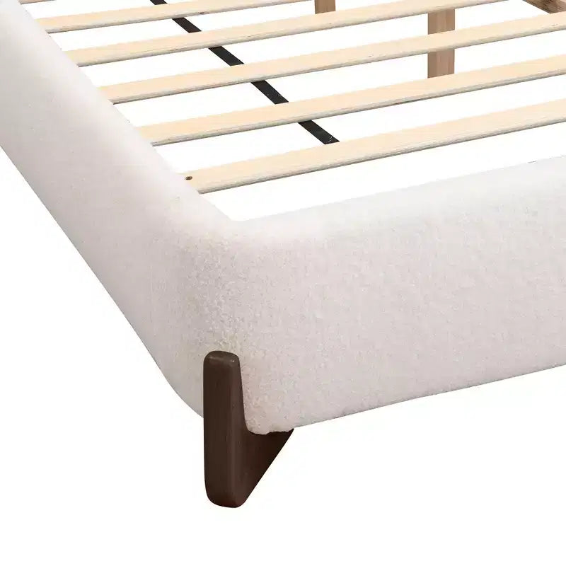 Lit capitonné en bois