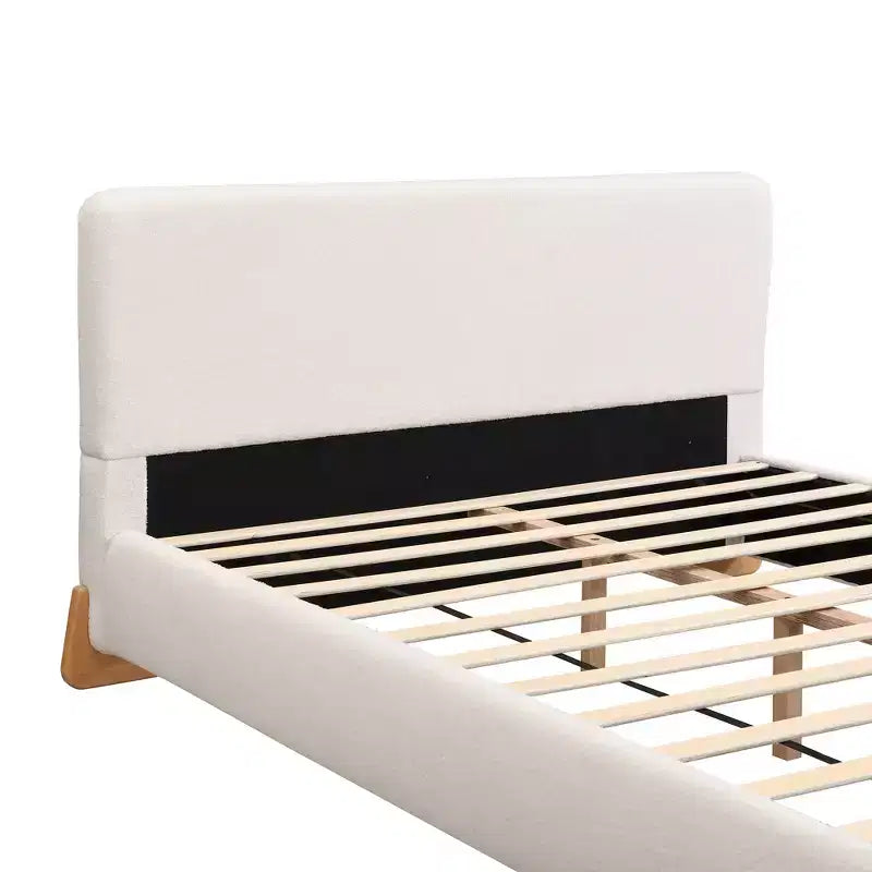Lit capitonné en bois