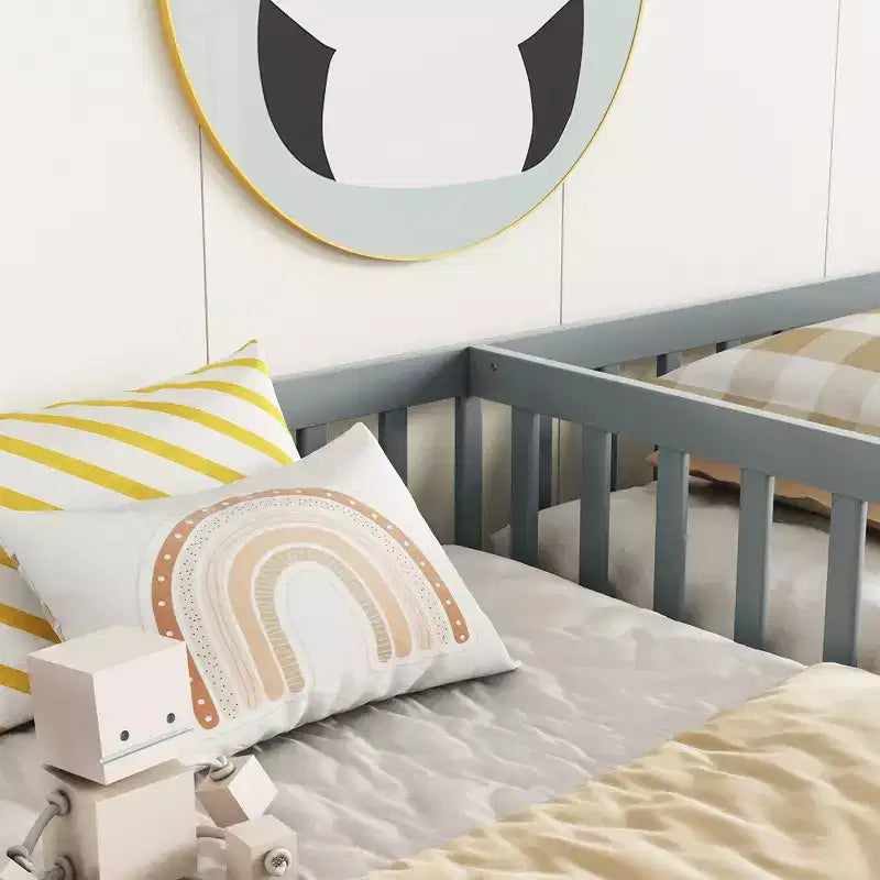 Lit de plancher double avec barrière de sécurité, lit plateforme en bois