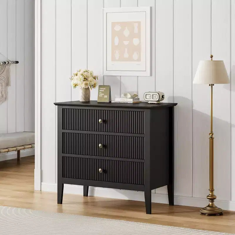 Commode 3 tiroirs cannelés, avec commode en bois texturé vertical
