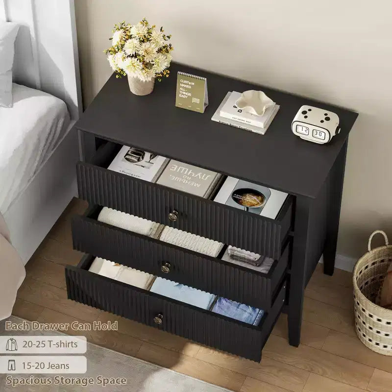 Commode 3 tiroirs cannelés, avec commode en bois texturé vertical