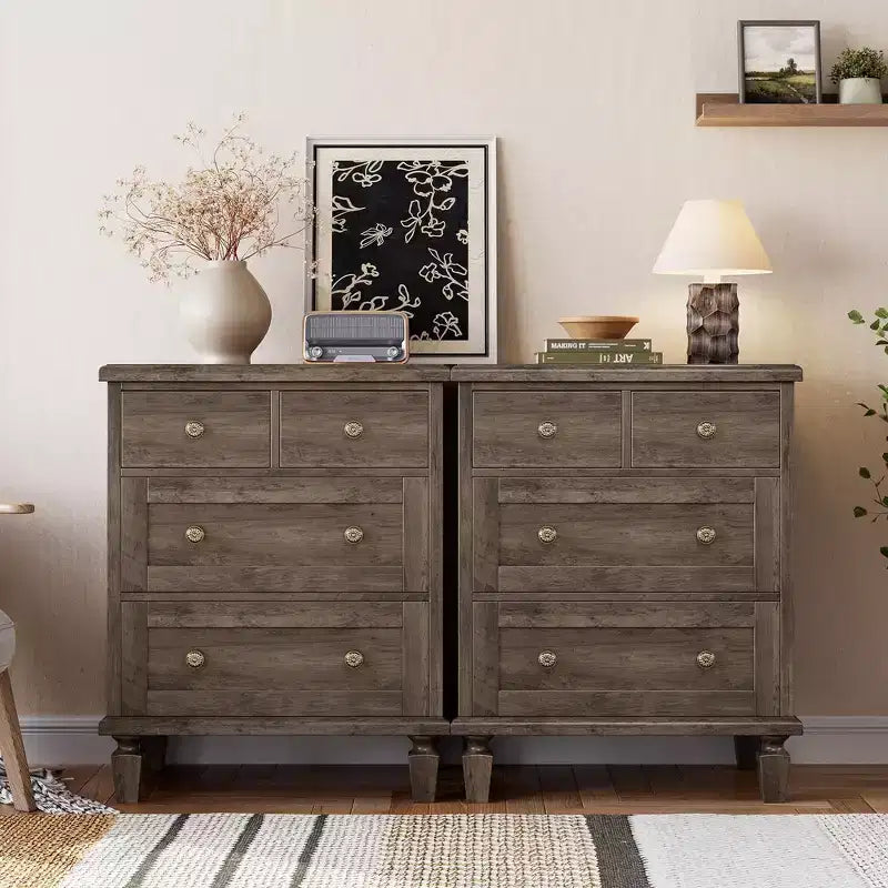 Commode vintage à 4 tiroirs avec pieds fuselés, en bois gris