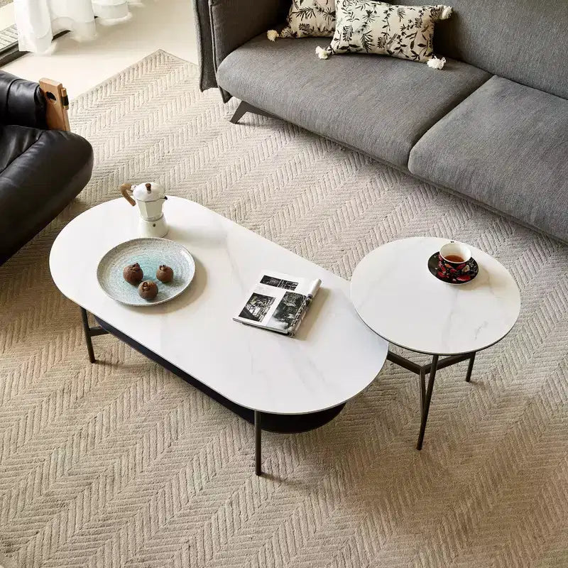 Table basse avec plateau en céramique blanche et étagère inférieure marron café