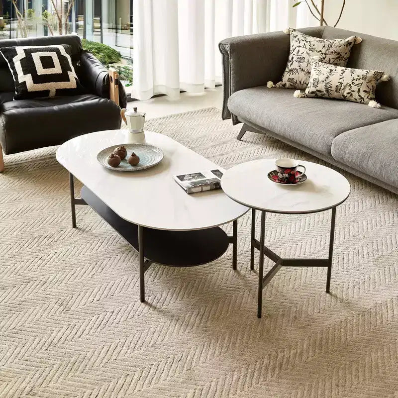 Table basse avec plateau en céramique blanche et étagère inférieure marron café